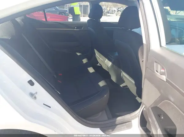 5NPD84LFXJH215472 2018 HYUNDAI ELANTRA - Image 8