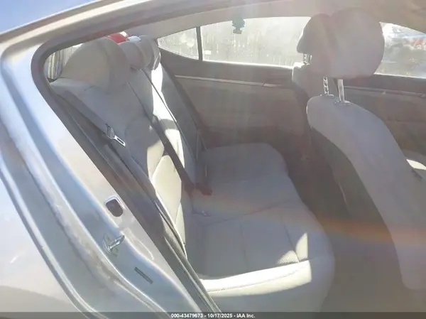 5NPD84LFXJH219330 2018 HYUNDAI ELANTRA - Image 8