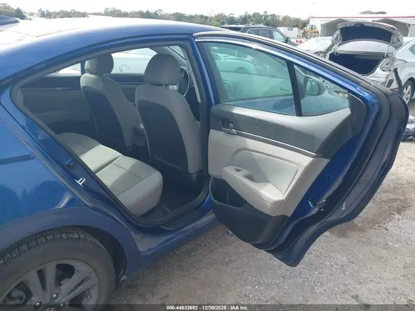 5NPD84LFXJH244101 2018 HYUNDAI ELANTRA - Image 8