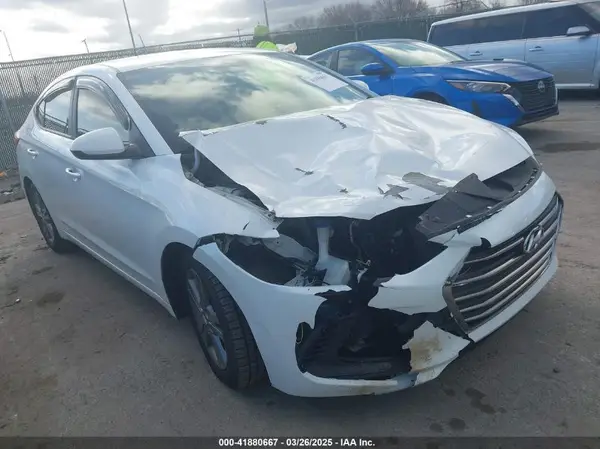 5NPD84LFXJH245586 2018 HYUNDAI ELANTRA - Image 1