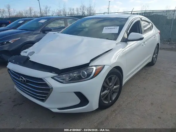 5NPD84LFXJH245586 2018 HYUNDAI ELANTRA - Image 2