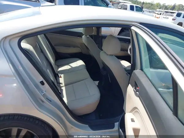 5NPD84LFXJH247418 2018 HYUNDAI ELANTRA - Image 8