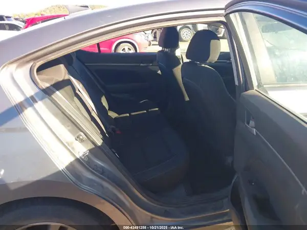 5NPD84LFXJH250643 2018 HYUNDAI ELANTRA - Image 8