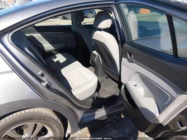 5NPD84LFXJH251789 2018 HYUNDAI ELANTRA - Image 8