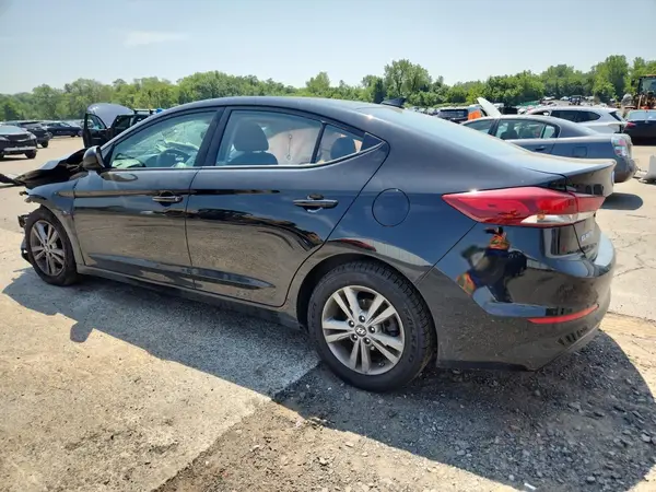 5NPD84LFXJH256121 2018 HYUNDAI ELANTRA - Image 2