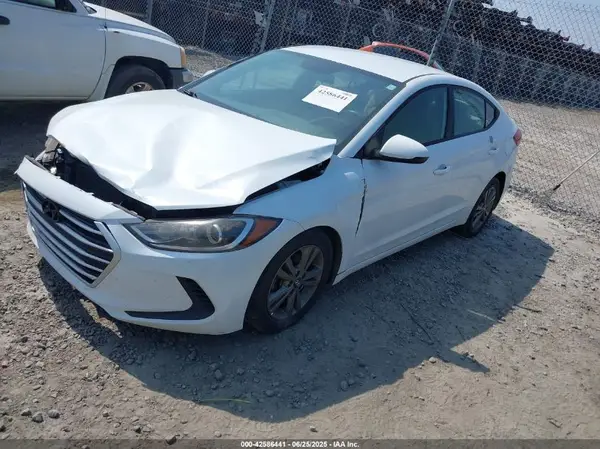 5NPD84LFXJH256751 2018 HYUNDAI ELANTRA - Image 2