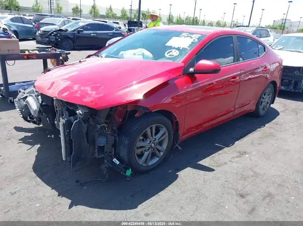 5NPD84LFXJH261593 2018 HYUNDAI ELANTRA - Image 2