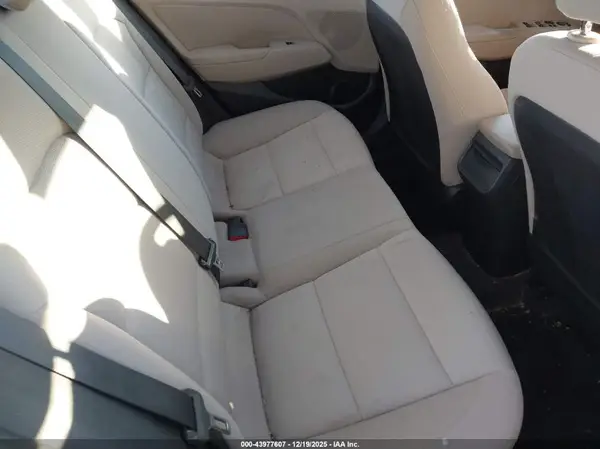 5NPD84LFXJH262632 2018 HYUNDAI ELANTRA - Image 8