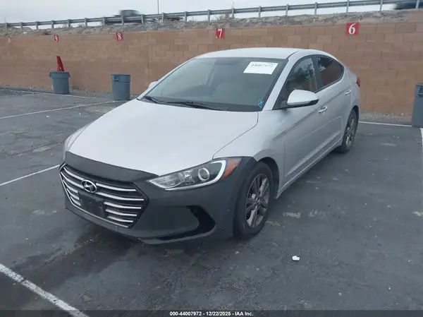 5NPD84LFXJH267815 2018 HYUNDAI ELANTRA - Image 2