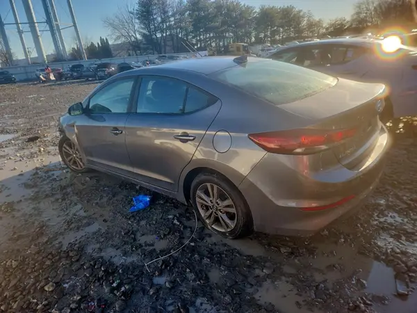 5NPD84LFXJH283528 2018 HYUNDAI ELANTRA - Image 2