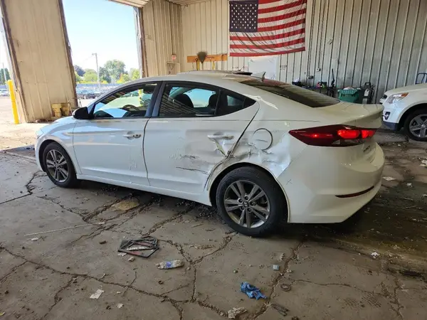 5NPD84LFXJH296697 2018 HYUNDAI ELANTRA - Image 2