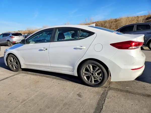 5NPD84LFXJH300263 2018 HYUNDAI ELANTRA - Image 2