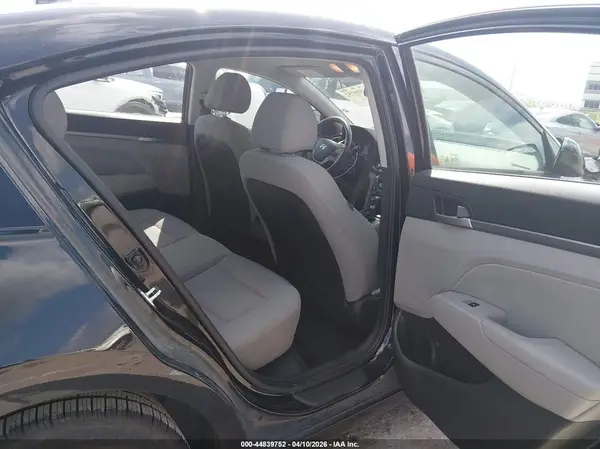 5NPD84LFXJH303468 2018 HYUNDAI ELANTRA - Image 8