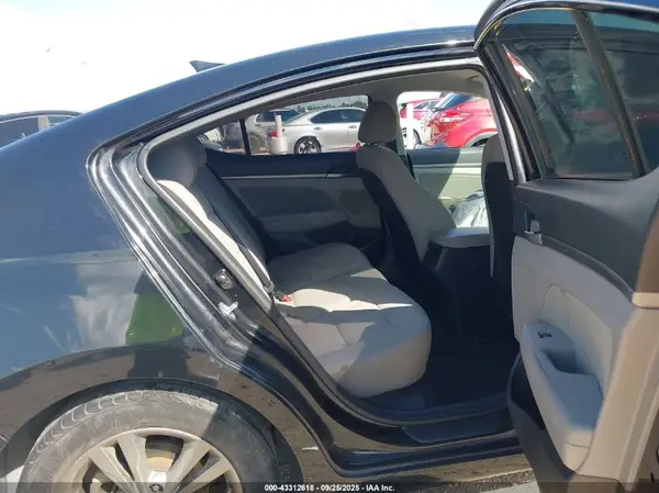 5NPD84LFXJH304037 2018 HYUNDAI ELANTRA - Image 8