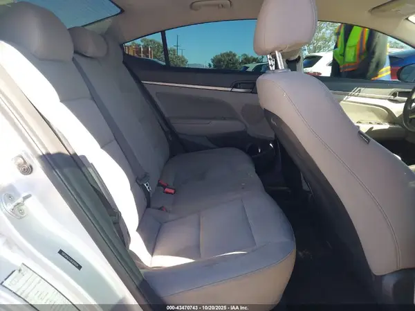 5NPD84LFXJH304894 2018 HYUNDAI ELANTRA - Image 8