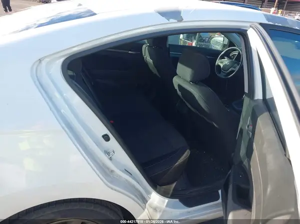 5NPD84LFXJH306810 2018 HYUNDAI ELANTRA - Image 8