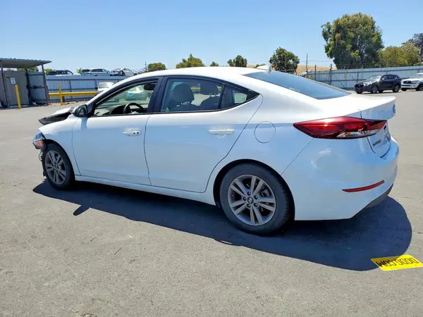 5NPD84LFXJH323218 2018 HYUNDAI ELANTRA - Image 2