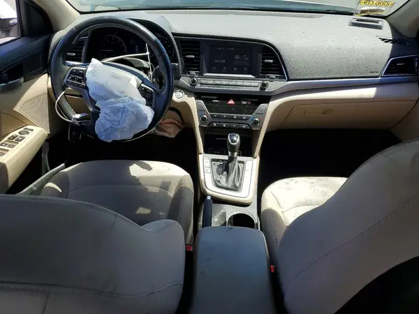 5NPD84LFXJH323218 2018 HYUNDAI ELANTRA - Image 8