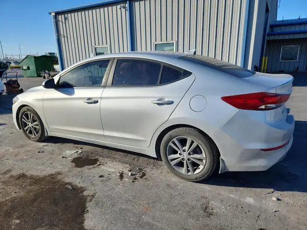 5NPD84LFXJH345932 2018 HYUNDAI ELANTRA - Image 2