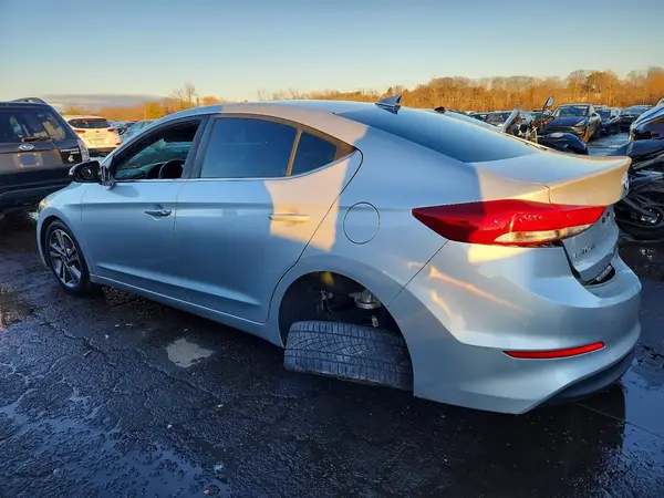 5NPD84LFXJH352489 2018 HYUNDAI ELANTRA - Image 2