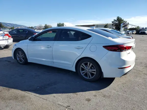 5NPD84LFXJH358728 2018 HYUNDAI ELANTRA - Image 2