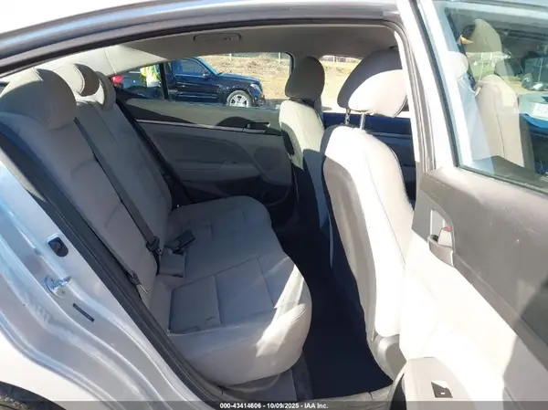 5NPD84LFXJH360902 2018 HYUNDAI ELANTRA - Image 8