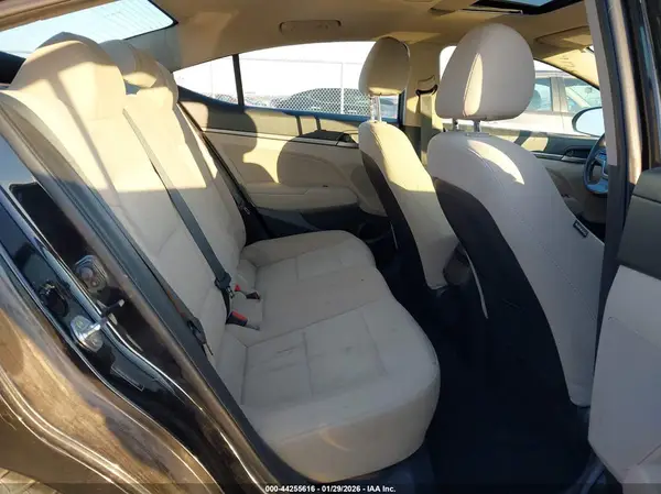 5NPD84LFXJH370572 2018 HYUNDAI ELANTRA - Image 8