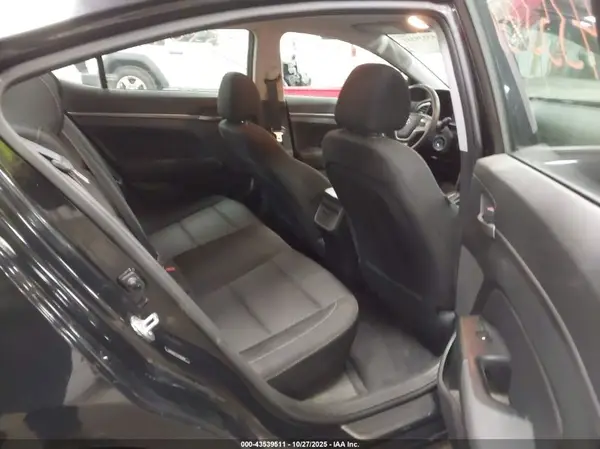 5NPD84LFXJH383094 2018 HYUNDAI ELANTRA - Image 8