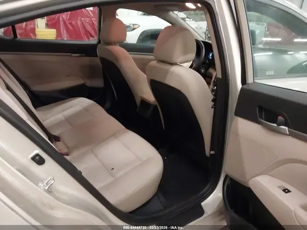 5NPD84LFXJH385637 2018 HYUNDAI ELANTRA - Image 8