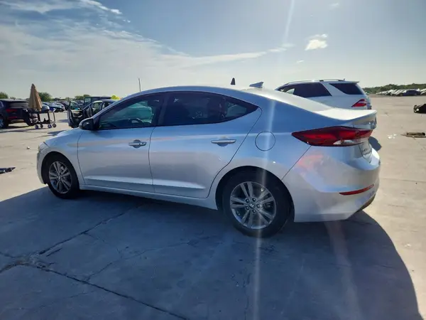 5NPD84LFXJH399053 2018 HYUNDAI ELANTRA - Image 2