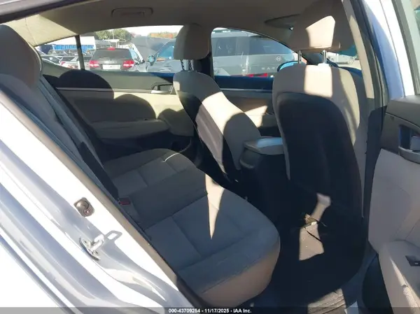 5NPD84LFXKH427709 2019 HYUNDAI ELANTRA - Image 8