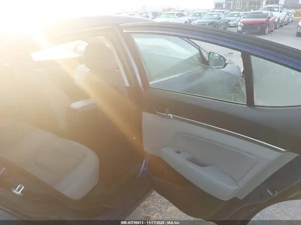 5NPD84LFXKH479289 2019 HYUNDAI ELANTRA - Image 8
