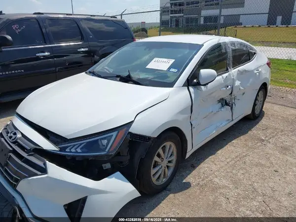 5NPD94LA2LH599767 2020 HYUNDAI ELANTRA - Image 2