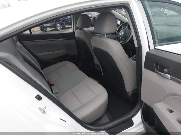 5NPD94LA4HH094384 2017 HYUNDAI ELANTRA - Image 8