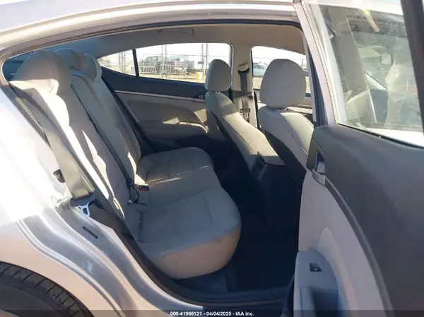 5NPD94LA5HH075360 2017 HYUNDAI ELANTRA - Image 8