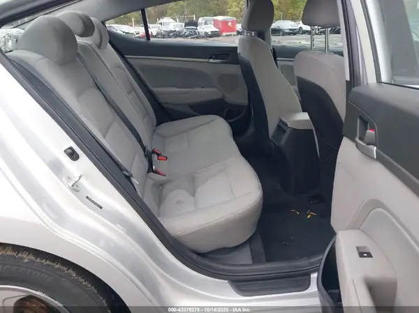 5NPD94LA5HH184742 2017 HYUNDAI ELANTRA - Image 8