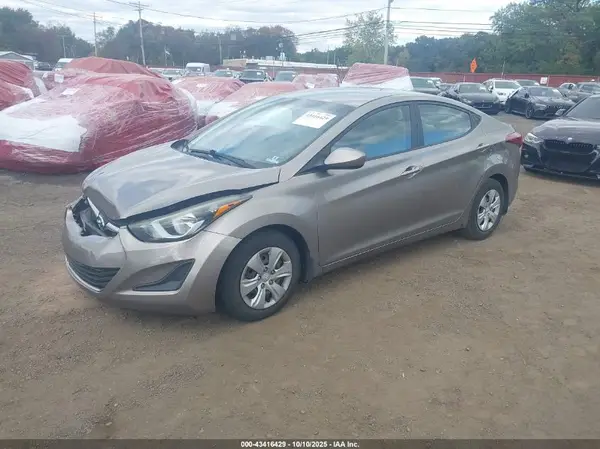 5NPDH4AE0GH665568 2016 HYUNDAI ELANTRA - Image 2