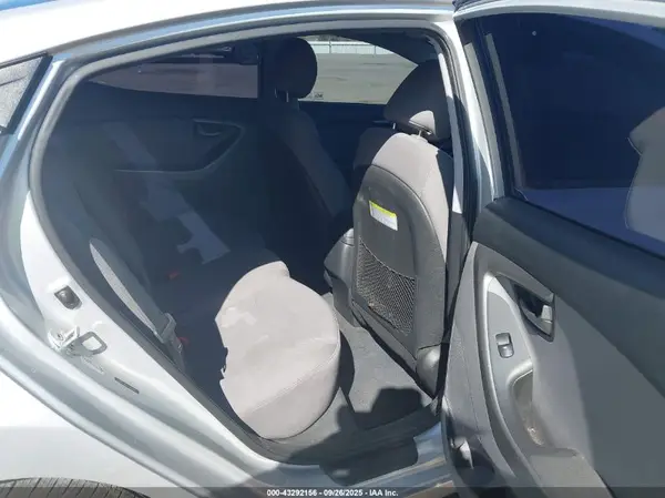 5NPDH4AE0GH666185 2016 HYUNDAI ELANTRA - Image 8
