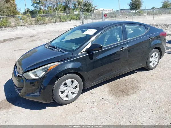 5NPDH4AE0GH682306 2016 HYUNDAI ELANTRA - Image 2
