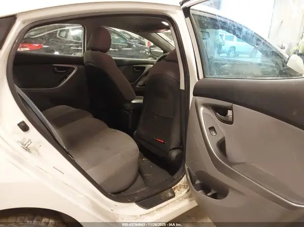 5NPDH4AE0GH683987 2016 HYUNDAI ELANTRA - Image 8