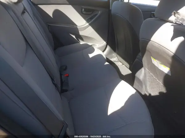 5NPDH4AE0GH696772 2016 HYUNDAI ELANTRA - Image 8
