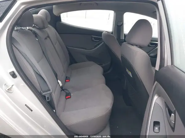 5NPDH4AE0GH696965 2016 HYUNDAI ELANTRA - Image 8