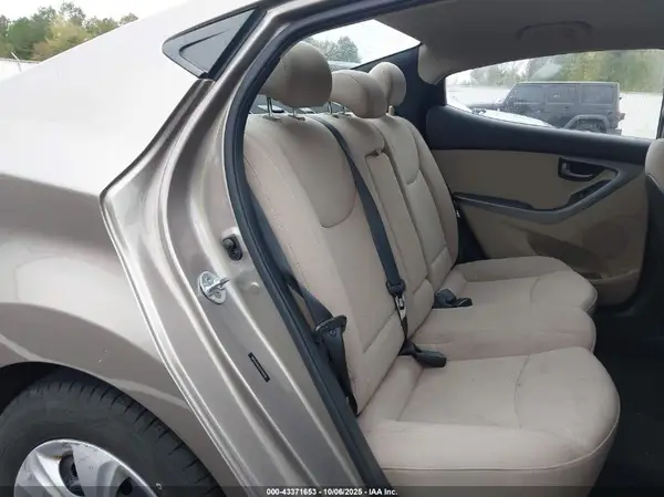 5NPDH4AE0GH700058 2016 HYUNDAI ELANTRA - Image 8
