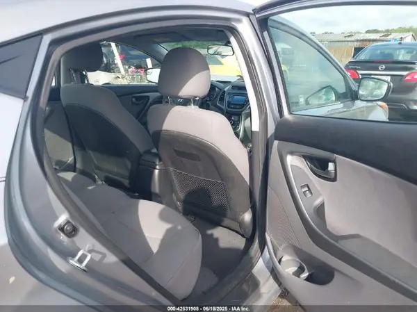 5NPDH4AE0GH700593 2016 HYUNDAI ELANTRA - Image 8