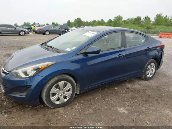 5NPDH4AE0GH703882 2016 HYUNDAI ELANTRA - Image 2