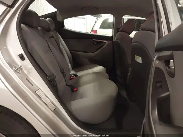 5NPDH4AE0GH705390 2016 HYUNDAI ELANTRA - Image 8
