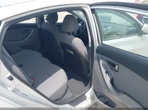 5NPDH4AE0GH718897 2016 HYUNDAI ELANTRA - Image 8