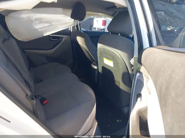5NPDH4AE0GH721637 2016 HYUNDAI ELANTRA - Image 8