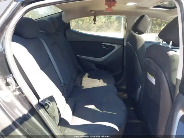 5NPDH4AE0GH723288 2016 HYUNDAI ELANTRA - Image 8
