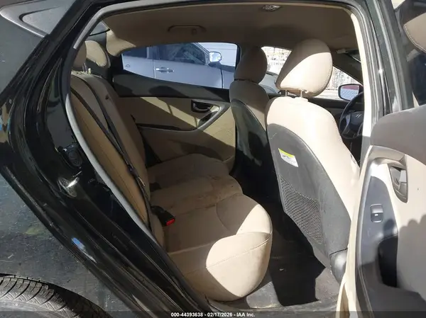 5NPDH4AE0GH724781 2016 HYUNDAI ELANTRA - Image 8